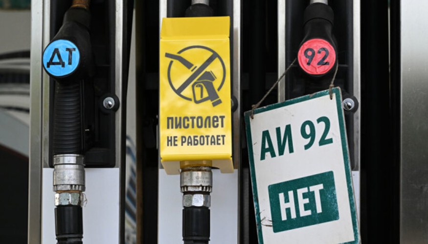 Сергій Аксьонов під час брифінгу щодо дефіциту пального та перебоїв з електрикою в Криму