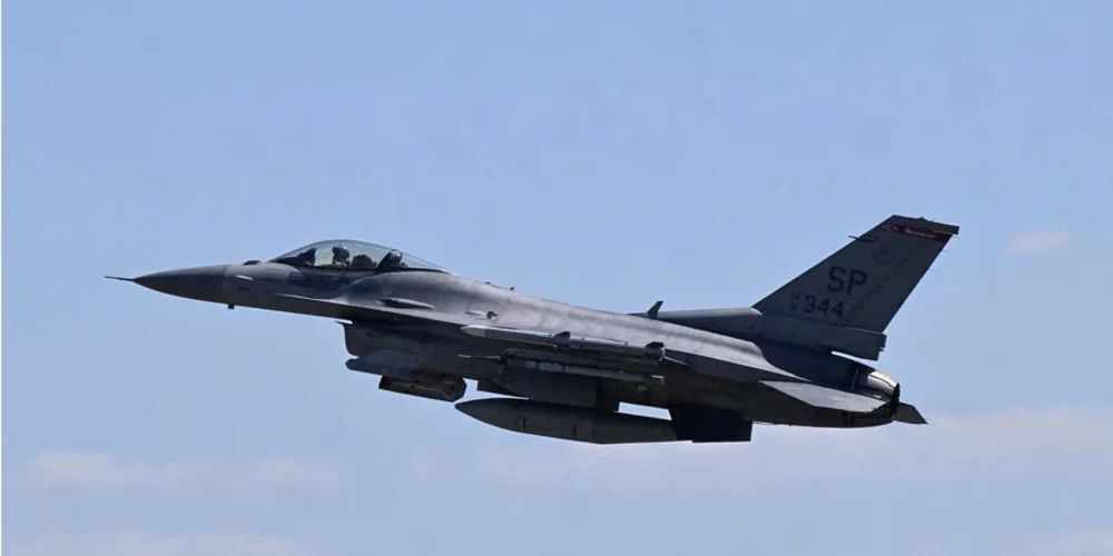 Кадри падіння винищувача F-16 на землю з подальшим вибухом у провінції Ялова, Туреччина