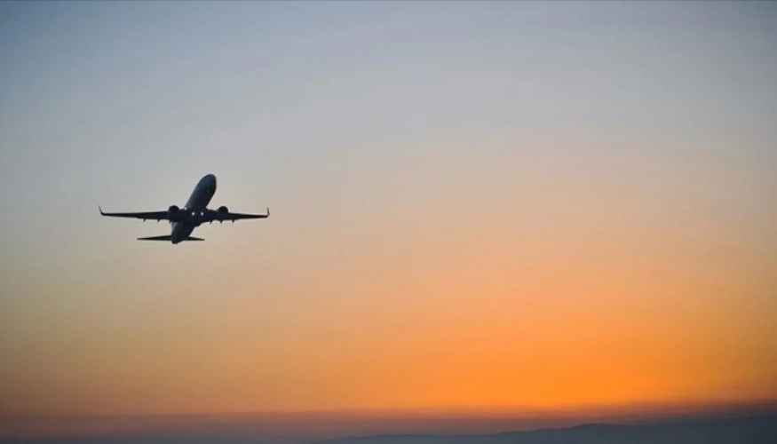 Літак Boeing 737 авіакомпанії Flydubai на землі після екстреної посадки в аеропорту Табук у Саудівській Аравії