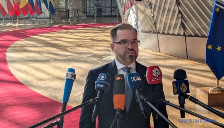 Військовослужбовці та офіцери Державної прикордонної служби під час патрулювання прикордонного паркану на кордоні Литви з