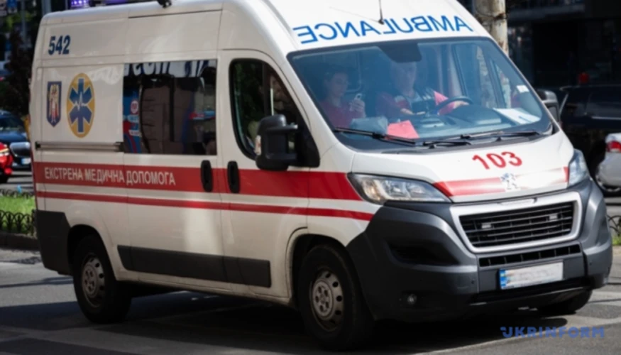 Пошкоджені багатоповерхівки і приватні будинки в житловому районі Кременчука після ракетного удару 7 жовтня